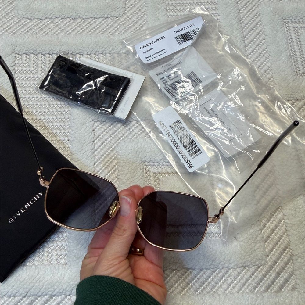 GIVENCHY - GV Speed 58mm Butterfly Sunglasses - Picture 4 of 13